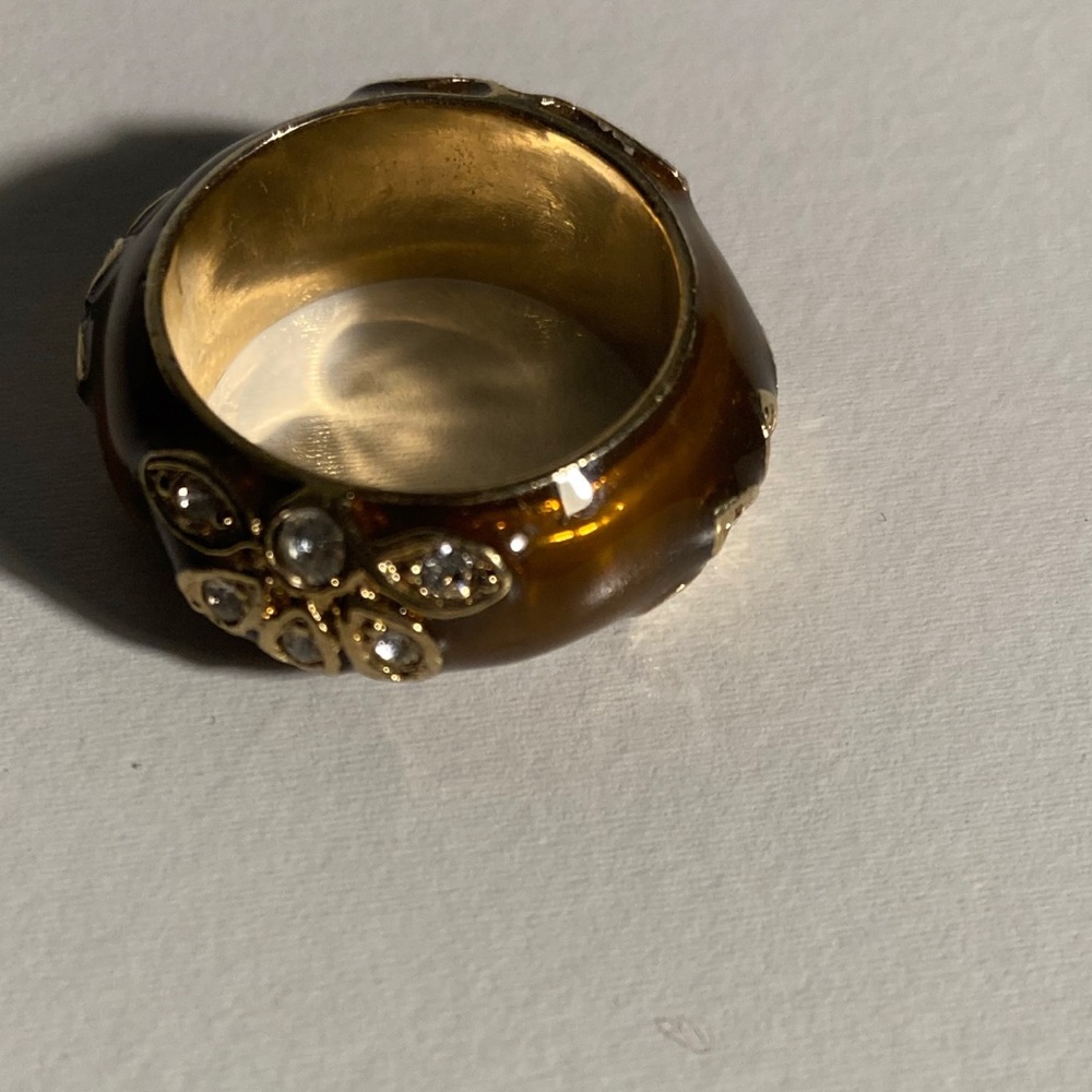 Brown enamel ring with flowers